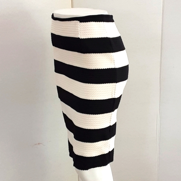 DOUBLE ZERO Elastic Horizontal Bodycon Textured Pencil Skirt Sz M - NWOT - Picture 3 of 8